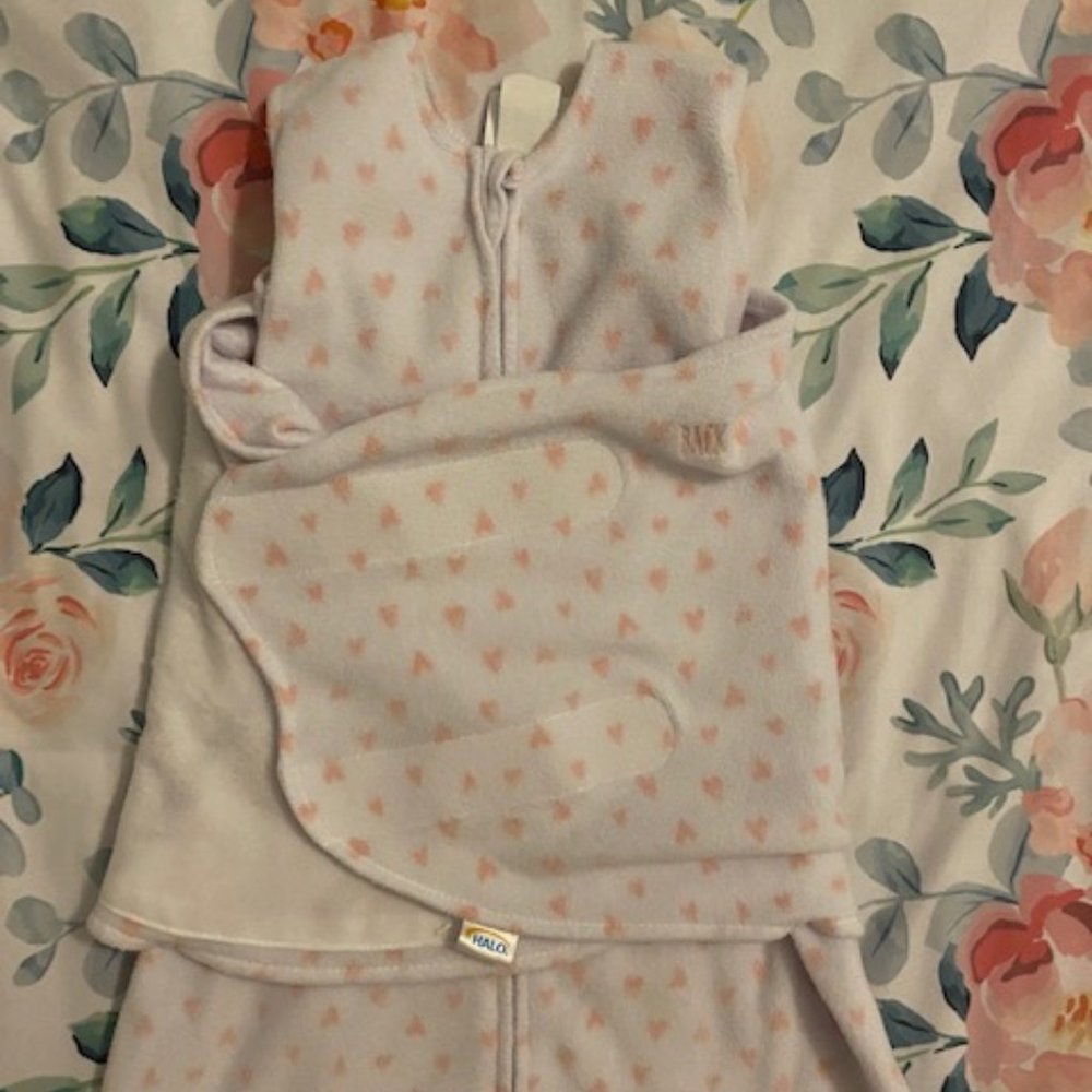 Halo Sleepsack Swaddle- Microfleece white with pink hearts, NB